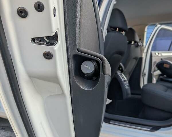 Белый Шкода Суперб, объемом двигателя 1.8 л и пробегом 140 тыс. км за 11300 $, фото 22 на Automoto.ua