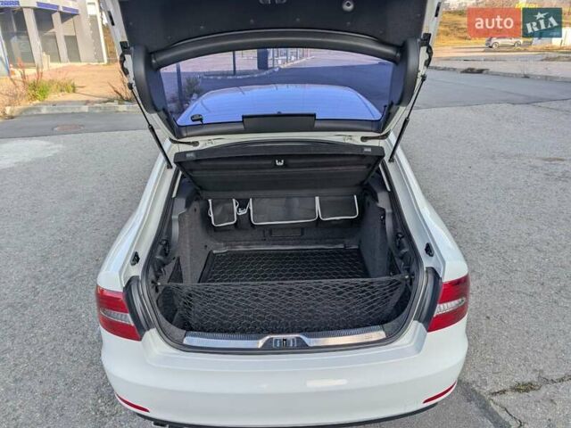 Белый Шкода Суперб, объемом двигателя 1.8 л и пробегом 140 тыс. км за 11300 $, фото 14 на Automoto.ua