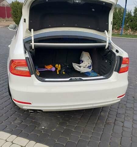 Білий Шкода Суперб, об'ємом двигуна 1.8 л та пробігом 134 тис. км за 12000 $, фото 4 на Automoto.ua