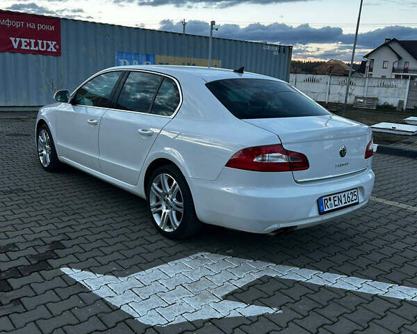 Шкода Суперб 2013 у Чернівцях на Automoto.ua Білий Шкода Суперб, об'ємом двигуна 1.8 л та пробігом 170 тис. км за 11800 $, фото 5 на Automoto.ua