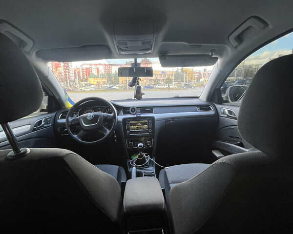 Белый Шкода Суперб, объемом двигателя 1.97 л и пробегом 298 тыс. км за 10200 $, фото 10 на Automoto.ua