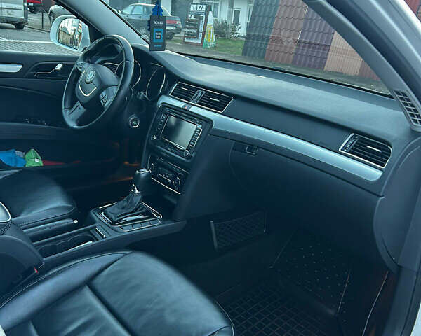 Шкода Суперб 2013 у Чернівцях на Automoto.ua Білий Шкода Суперб, об'ємом двигуна 1.8 л та пробігом 170 тис. км за 11800 $, фото 13 на Automoto.ua