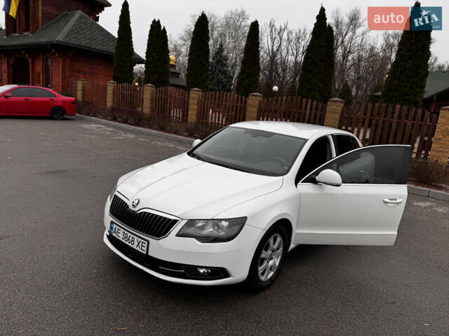 Белый Шкода Суперб, объемом двигателя 1.8 л и пробегом 428 тыс. км за 8999 $, фото 1 на Automoto.ua