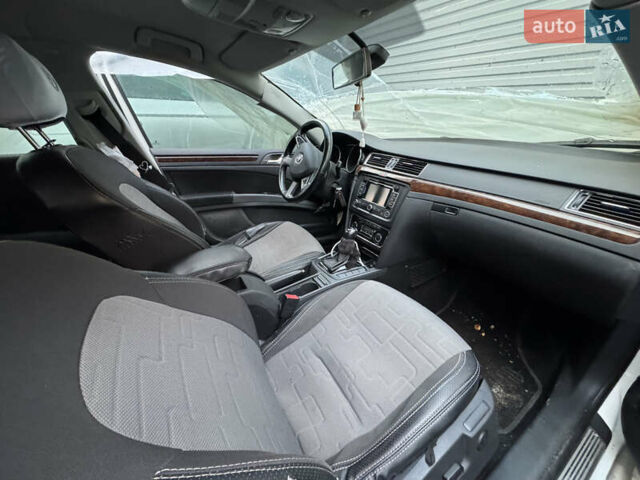 Шкода Суперб 2013 в Киеве на Automoto.ua Белый Шкода Суперб, объемом двигателя 1.97 л и пробегом 150 тыс. км за 3500 $, фото 7 на Automoto.ua