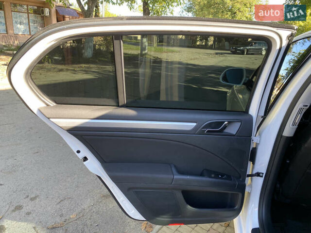 Белый Шкода Суперб, объемом двигателя 1.8 л и пробегом 250 тыс. км за 10800 $, фото 21 на Automoto.ua