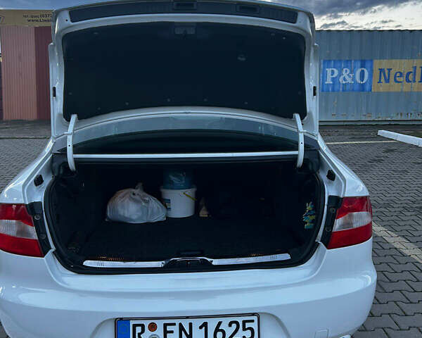 Шкода Суперб 2013 у Чернівцях на Automoto.ua Білий Шкода Суперб, об'ємом двигуна 1.8 л та пробігом 170 тис. км за 11800 $, фото 8 на Automoto.ua