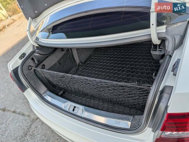 Белый Шкода Суперб, объемом двигателя 1.8 л и пробегом 140 тыс. км за 11300 $, фото 16 на Automoto.ua