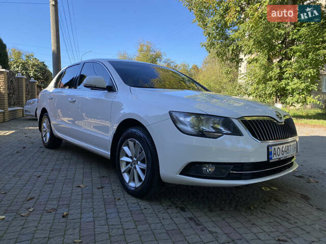 Белый Шкода Суперб, объемом двигателя 1.8 л и пробегом 259 тыс. км за 10700 $, фото 4 на Automoto.ua