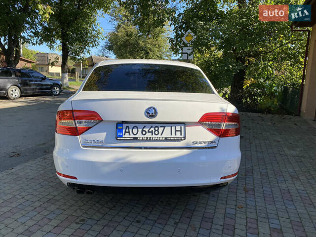 Белый Шкода Суперб, объемом двигателя 1.8 л и пробегом 259 тыс. км за 10700 $, фото 2 на Automoto.ua