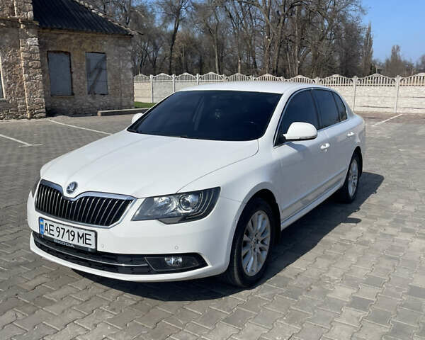 Белый Шкода Суперб, объемом двигателя 2 л и пробегом 230 тыс. км за 12700 $, фото 1 на Automoto.ua