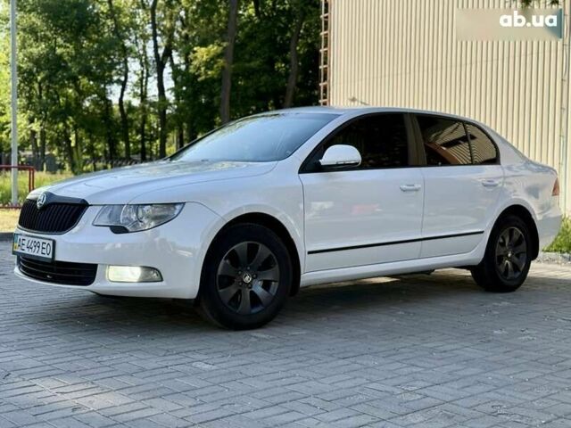 Белый Шкода Суперб, объемом двигателя 1.8 л и пробегом 160 тыс. км за 10500 $, фото 2 на Automoto.ua