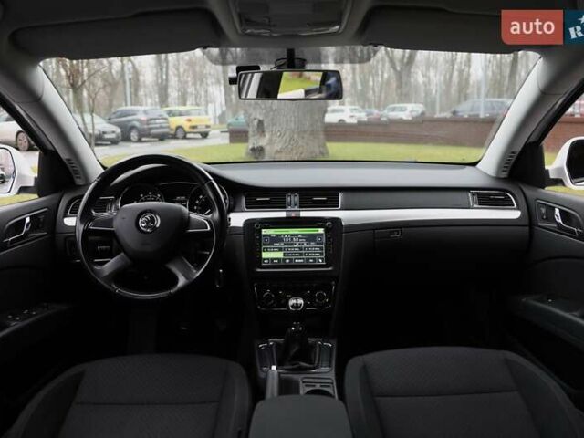 Белый Шкода Суперб, объемом двигателя 1.8 л и пробегом 162 тыс. км за 11500 $, фото 11 на Automoto.ua