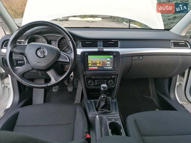 Білий Шкода Суперб, об'ємом двигуна 1.8 л та пробігом 162 тис. км за 11700 $, фото 10 на Automoto.ua