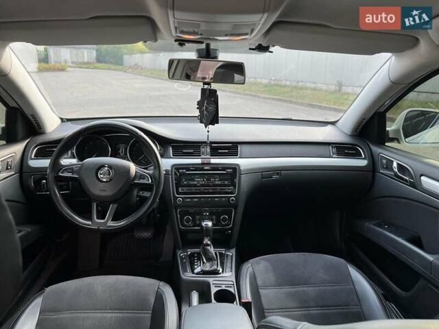 Белый Шкода Суперб, объемом двигателя 1.8 л и пробегом 256 тыс. км за 10450 $, фото 16 на Automoto.ua