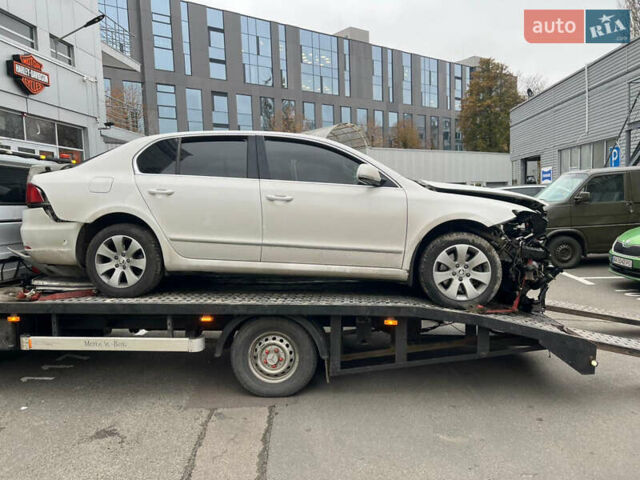 Шкода Суперб 2013 в Киеве на Automoto.ua Белый Шкода Суперб, объемом двигателя 1.97 л и пробегом 150 тыс. км за 3500 $, фото 2 на Automoto.ua