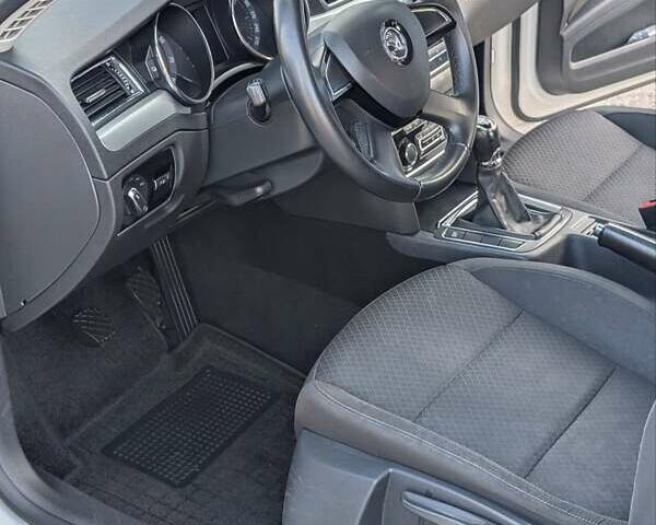Белый Шкода Суперб, объемом двигателя 1.8 л и пробегом 140 тыс. км за 11300 $, фото 25 на Automoto.ua