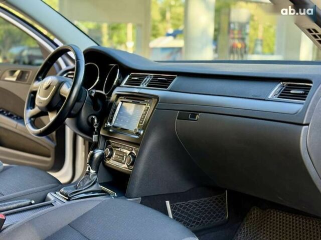 Белый Шкода Суперб, объемом двигателя 1.8 л и пробегом 160 тыс. км за 10500 $, фото 27 на Automoto.ua