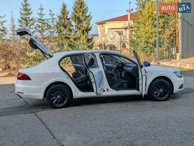 Белый Шкода Суперб, объемом двигателя 1.8 л и пробегом 140 тыс. км за 11300 $, фото 5 на Automoto.ua