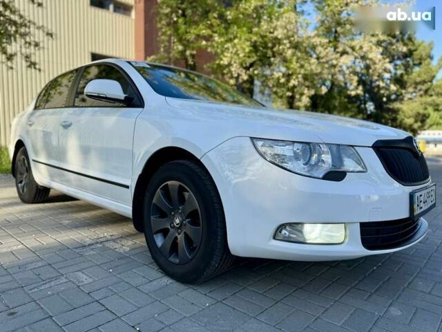 Белый Шкода Суперб, объемом двигателя 1.8 л и пробегом 160 тыс. км за 10500 $, фото 9 на Automoto.ua