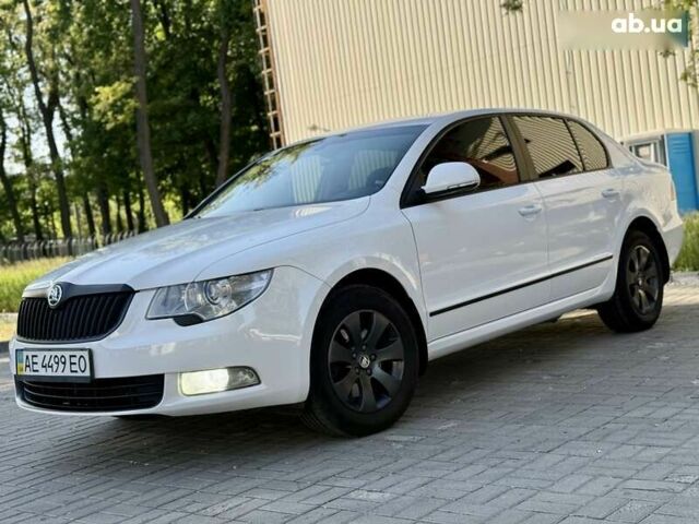 Белый Шкода Суперб, объемом двигателя 1.8 л и пробегом 160 тыс. км за 10500 $, фото 1 на Automoto.ua