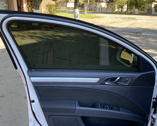 Белый Шкода Суперб, объемом двигателя 1.8 л и пробегом 250 тыс. км за 10800 $, фото 23 на Automoto.ua