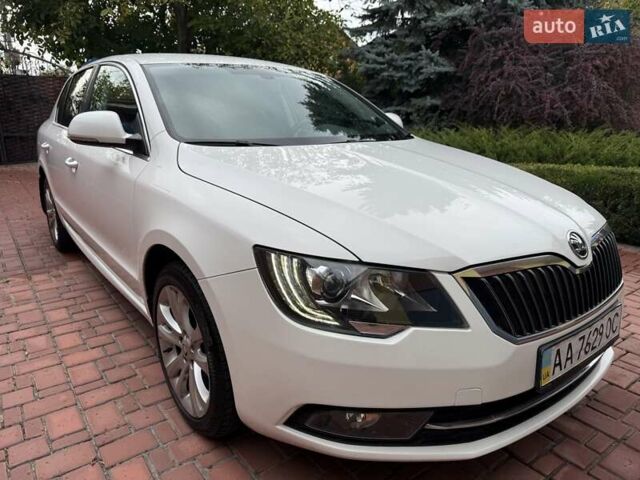 Белый Шкода Суперб, объемом двигателя 1.8 л и пробегом 102 тыс. км за 12200 $, фото 1 на Automoto.ua
