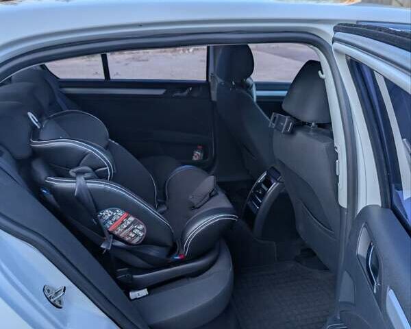 Белый Шкода Суперб, объемом двигателя 1.8 л и пробегом 140 тыс. км за 11300 $, фото 30 на Automoto.ua