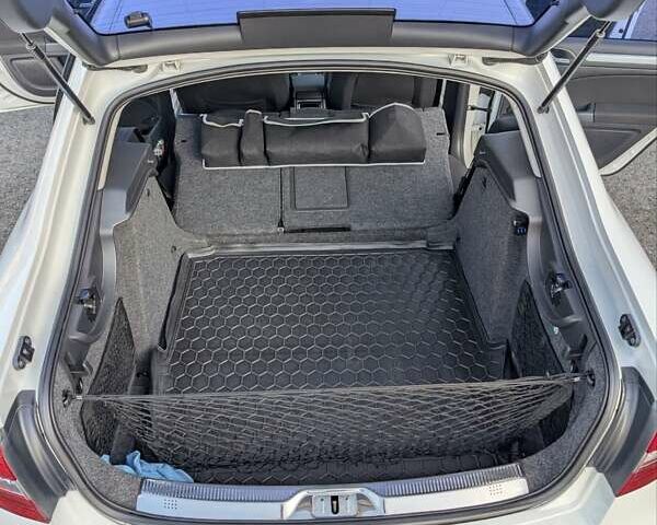 Белый Шкода Суперб, объемом двигателя 1.8 л и пробегом 140 тыс. км за 11300 $, фото 31 на Automoto.ua