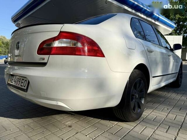 Белый Шкода Суперб, объемом двигателя 1.8 л и пробегом 160 тыс. км за 10500 $, фото 11 на Automoto.ua