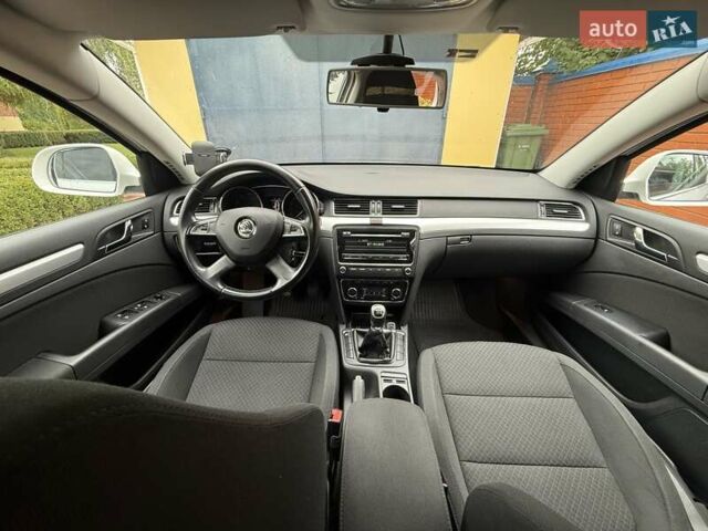 Белый Шкода Суперб, объемом двигателя 1.8 л и пробегом 102 тыс. км за 12200 $, фото 15 на Automoto.ua