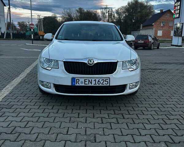 Шкода Суперб 2013 у Чернівцях на Automoto.ua Білий Шкода Суперб, об'ємом двигуна 1.8 л та пробігом 170 тис. км за 11800 $, фото 7 на Automoto.ua