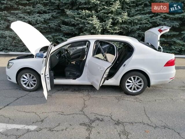 Білий Шкода Суперб, об'ємом двигуна 1.8 л та пробігом 162 тис. км за 11700 $, фото 7 на Automoto.ua