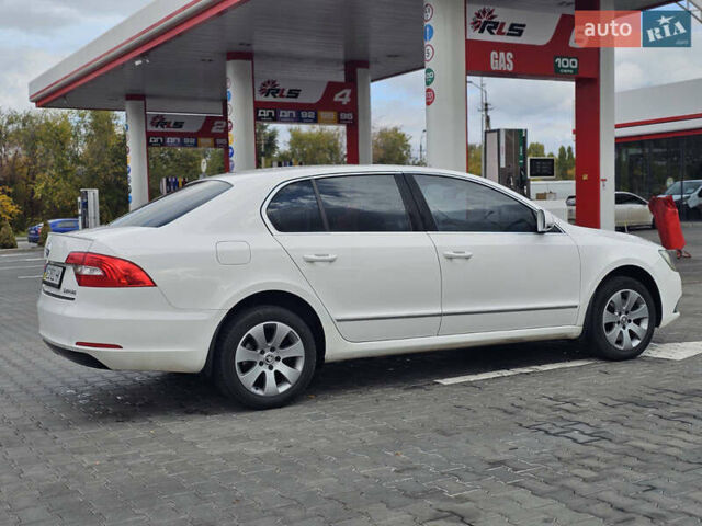 Білий Шкода Суперб, об'ємом двигуна 1.8 л та пробігом 255 тис. км за 11500 $, фото 3 на Automoto.ua