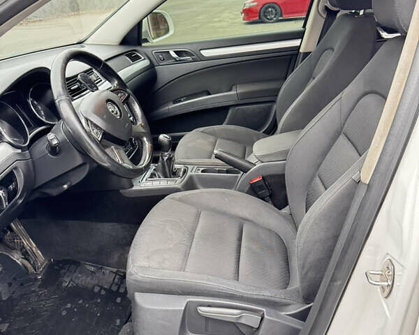 Белый Шкода Суперб, объемом двигателя 1.8 л и пробегом 428 тыс. км за 8999 $, фото 9 на Automoto.ua