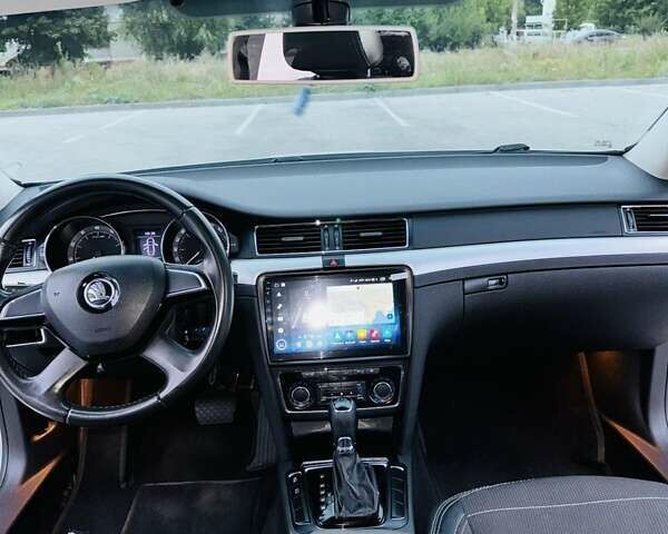 Белый Шкода Суперб, объемом двигателя 1.8 л и пробегом 274 тыс. км за 10200 $, фото 3 на Automoto.ua