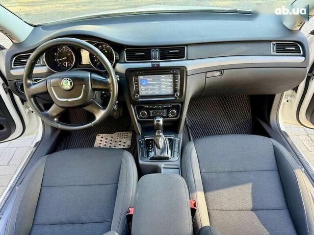 Белый Шкода Суперб, объемом двигателя 1.8 л и пробегом 160 тыс. км за 10500 $, фото 21 на Automoto.ua