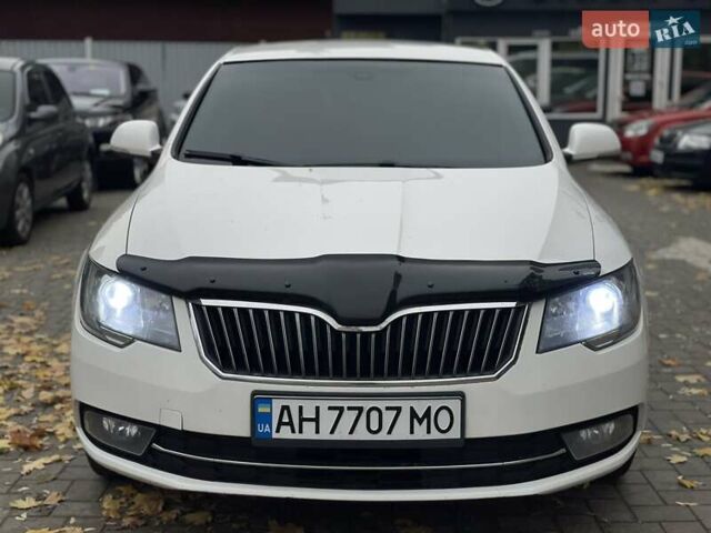 Шкода Суперб 2013 у Дніпро (Дніпропетровську) на Automoto.ua Білий Шкода Суперб, об'ємом двигуна 1.8 л та пробігом 300 тис. км за 8700 $, фото 1 на Automoto.ua