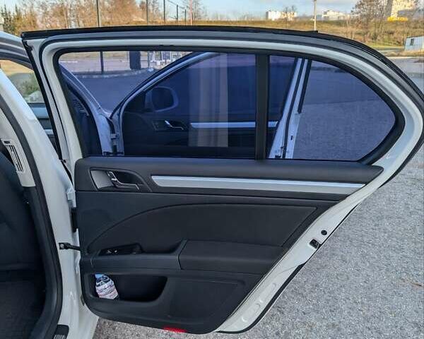 Белый Шкода Суперб, объемом двигателя 1.8 л и пробегом 140 тыс. км за 11300 $, фото 32 на Automoto.ua