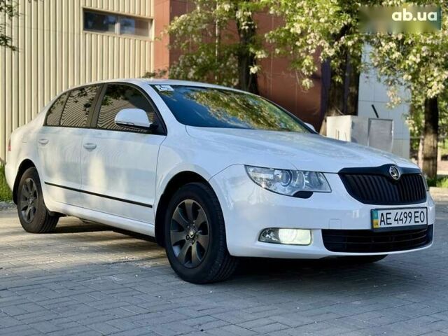 Белый Шкода Суперб, объемом двигателя 1.8 л и пробегом 160 тыс. км за 10500 $, фото 7 на Automoto.ua