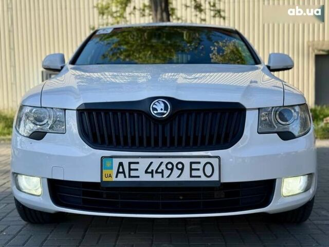 Белый Шкода Суперб, объемом двигателя 1.8 л и пробегом 160 тыс. км за 10500 $, фото 6 на Automoto.ua