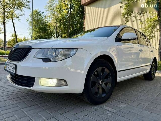 Белый Шкода Суперб, объемом двигателя 1.8 л и пробегом 160 тыс. км за 10500 $, фото 4 на Automoto.ua