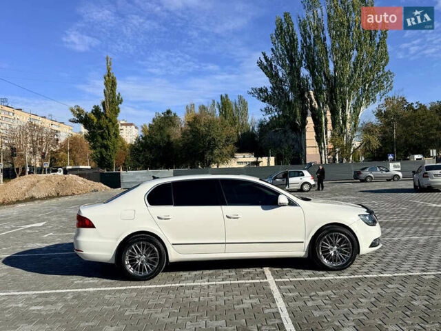 Білий Шкода Суперб, об'ємом двигуна 1.8 л та пробігом 179 тис. км за 11700 $, фото 6 на Automoto.ua