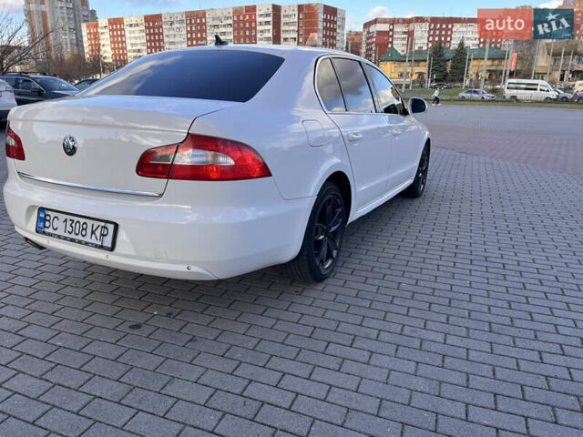 Белый Шкода Суперб, объемом двигателя 1.97 л и пробегом 298 тыс. км за 10200 $, фото 4 на Automoto.ua