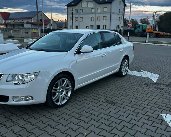 Шкода Суперб 2013 у Чернівцях на Automoto.ua Білий Шкода Суперб, об'ємом двигуна 1.8 л та пробігом 170 тис. км за 11800 $, фото 1 на Automoto.ua