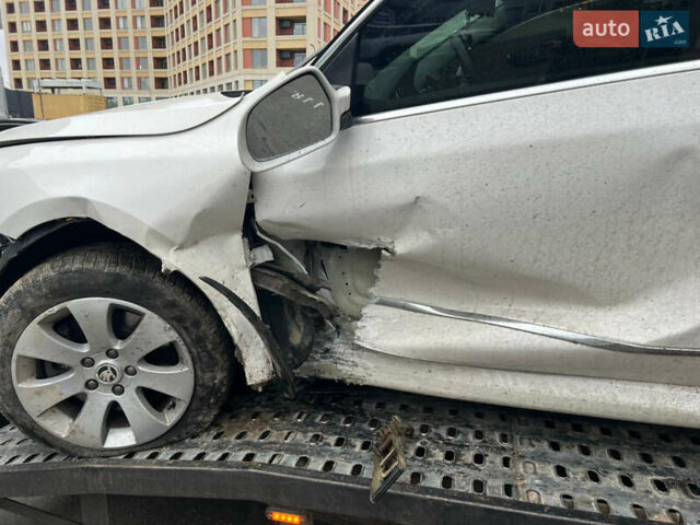 Шкода Суперб 2013 в Киеве на Automoto.ua Белый Шкода Суперб, объемом двигателя 1.97 л и пробегом 150 тыс. км за 3500 $, фото 4 на Automoto.ua