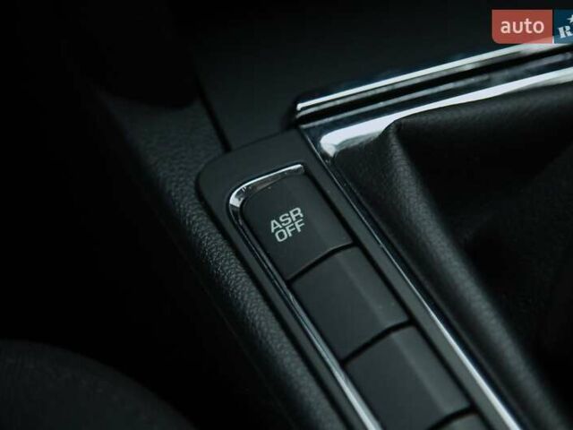 Белый Шкода Суперб, объемом двигателя 1.8 л и пробегом 162 тыс. км за 11500 $, фото 20 на Automoto.ua