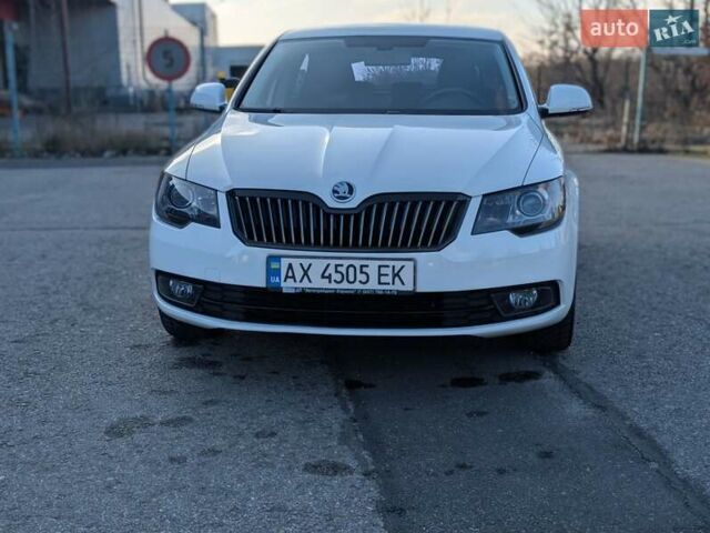Белый Шкода Суперб, объемом двигателя 1.8 л и пробегом 140 тыс. км за 11300 $, фото 13 на Automoto.ua