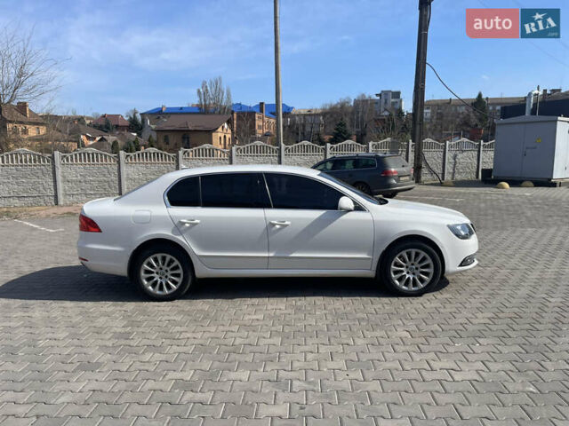 Белый Шкода Суперб, объемом двигателя 2 л и пробегом 230 тыс. км за 12700 $, фото 6 на Automoto.ua