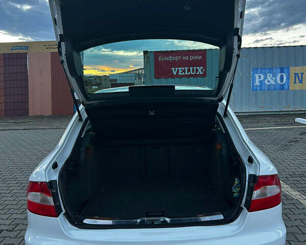 Шкода Суперб 2013 у Чернівцях на Automoto.ua Білий Шкода Суперб, об'ємом двигуна 1.8 л та пробігом 170 тис. км за 11800 $, фото 12 на Automoto.ua