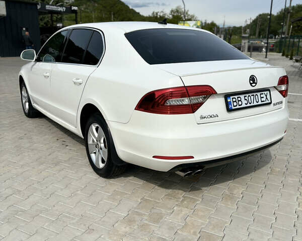 Белый Шкода Суперб, объемом двигателя 1.8 л и пробегом 174 тыс. км за 12500 $, фото 6 на Automoto.ua